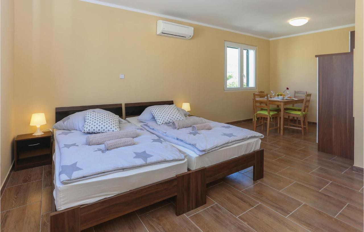 Lovely Apartment In Kastel Stari With Wifi Kastela Exterior photo